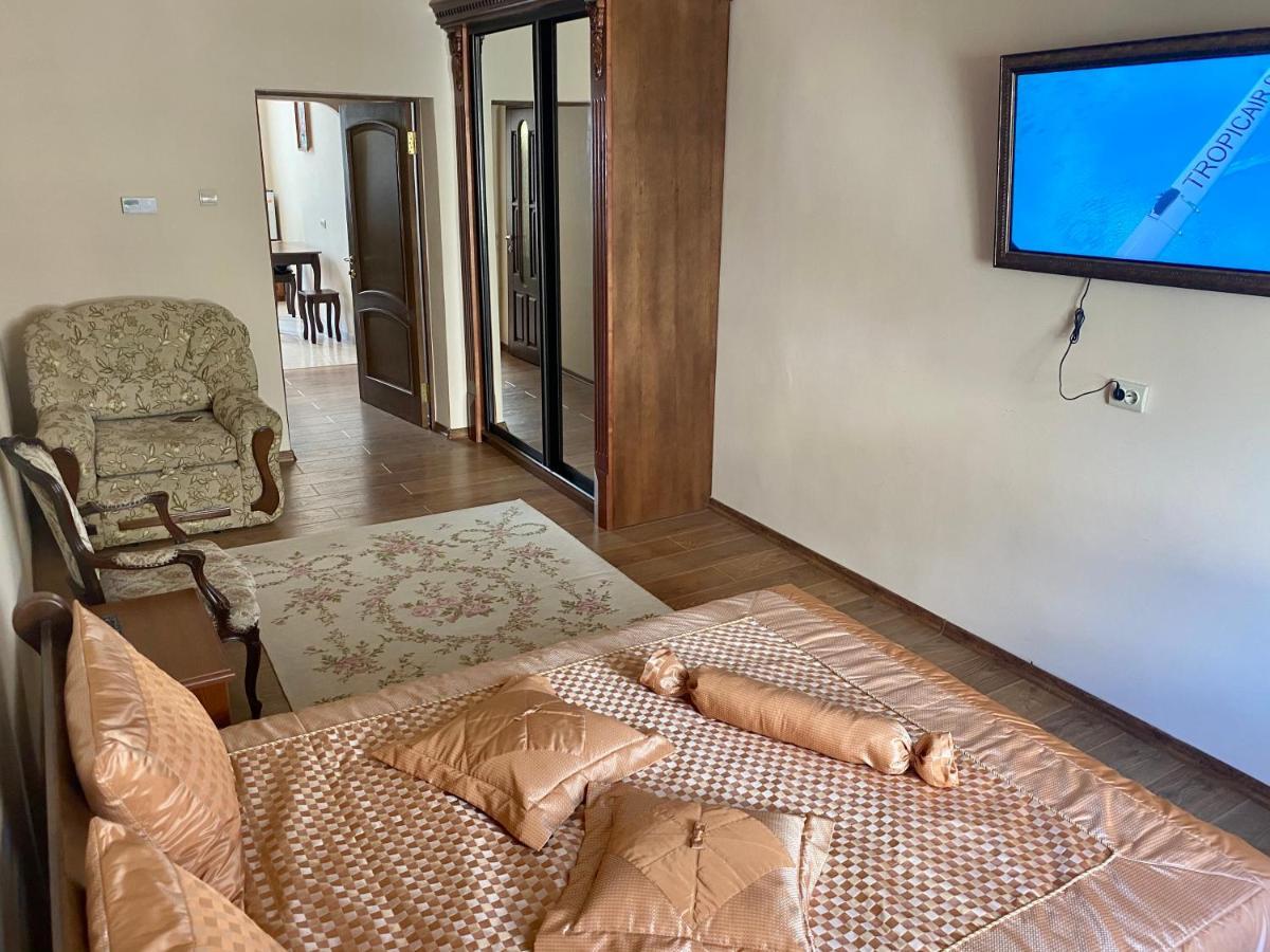 Cozy Apartment Лвив Екстериор снимка