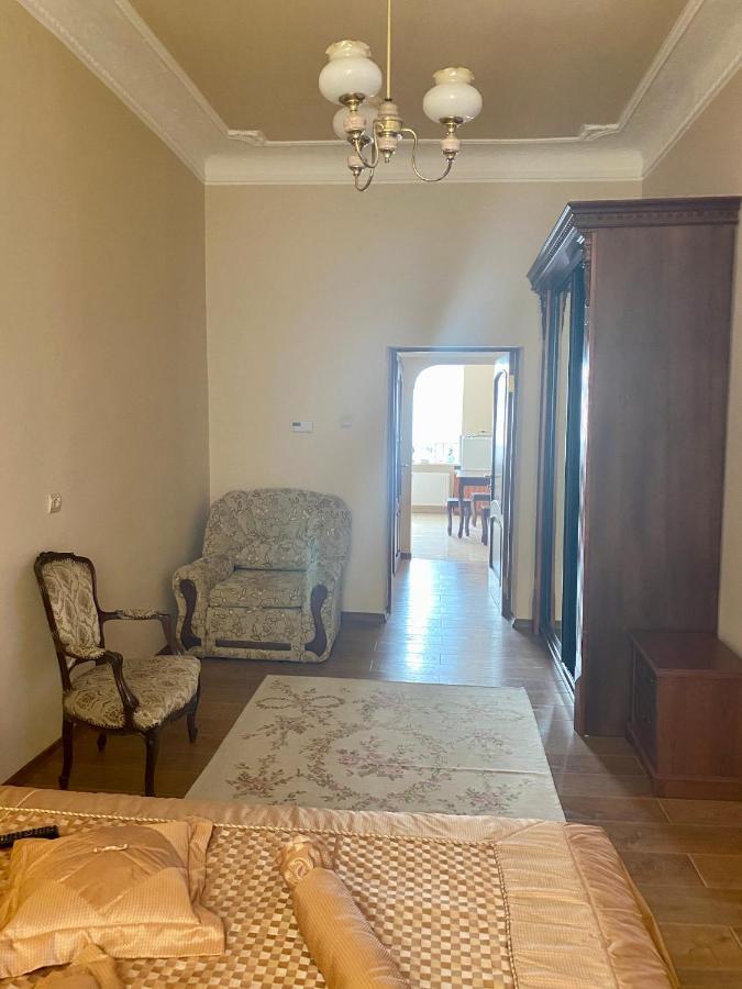 Cozy Apartment Лвив Екстериор снимка